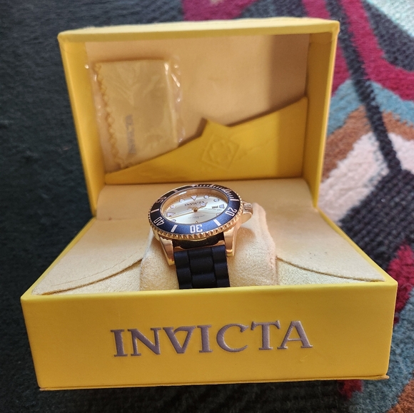 Invicta Unisex Watch - Picture 3 of 11